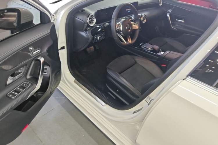 Used Mercedes-Benz A-Class 2022 Revised Version A 200 L Sport Sedan Fashionable Style Driver Seat