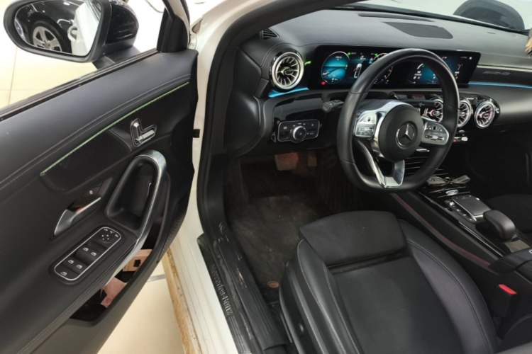 Used Mercedes-Benz A-Class 2022 Revised Version A 200 L Sport Sedan Fashionable Style Driver Seat