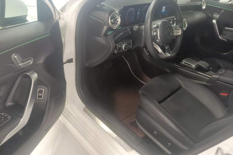 Used Mercedes-Benz A-Class 2022 Revised Version A 200 L Sport Sedan Fashionable Style Driver Seat