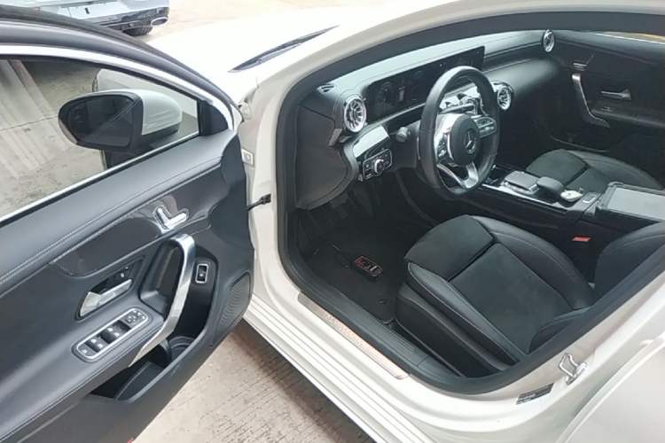 Used Mercedes-Benz A-Class 2022 Revised Version A 200 L Sport Sedan Fashionable Style Driver Seat