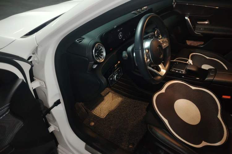 Used Mercedes-Benz A-Class 2022 Second Facelift A 200 L Sport Sedan Fashion Version Driver Seat