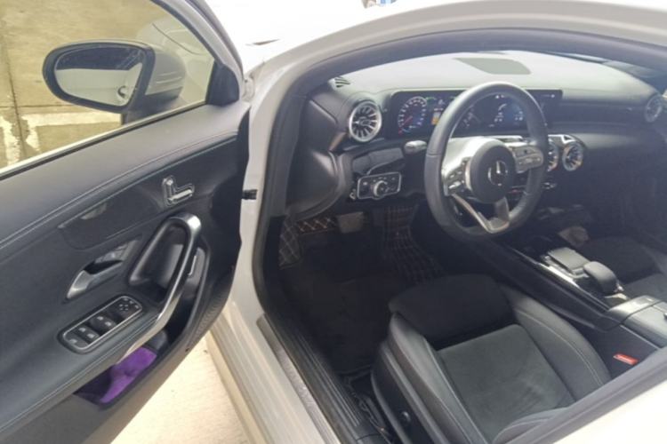 Used Mercedes-Benz A-Class 2022 Revised Version A 200 L Sport Sedan Fashionable Style Driver Seat