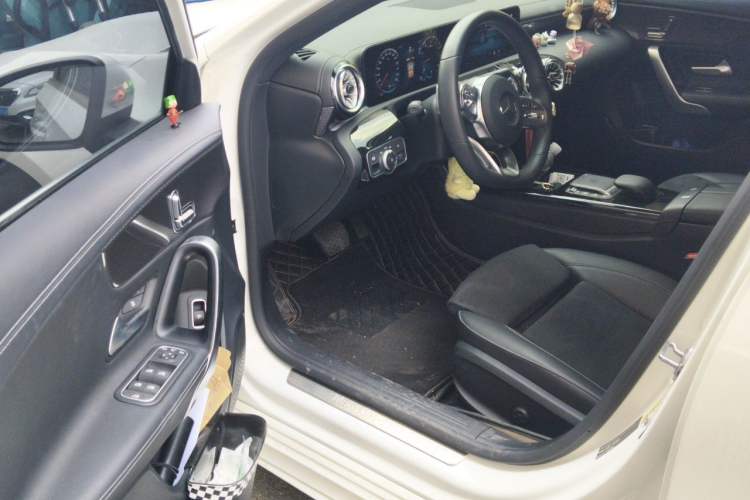 Used Mercedes-Benz A-Class 2022 Revised Version A 200 L Sport Sedan Fashionable Style Driver Seat