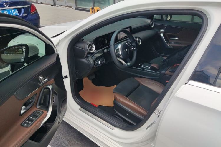 Used Mercedes-Benz A-Class 2022 Revised Version A 200 L Sport Sedan Fashionable Style Driver Seat