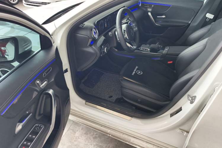 Used Mercedes-Benz A-Class 2022 Revised Version A 200 L Sport Sedan Fashionable Style Driver Seat