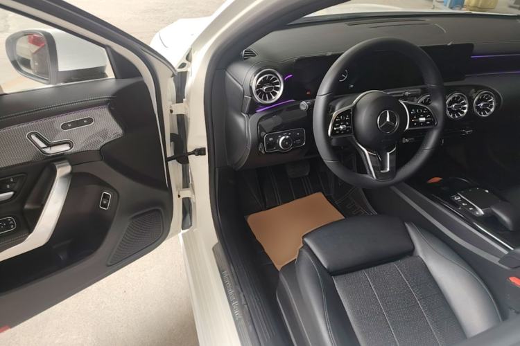 Used Mercedes-Benz A-Class 2022 Revised Version A 200 L Sport Sedan Fashionable Style Driver Seat