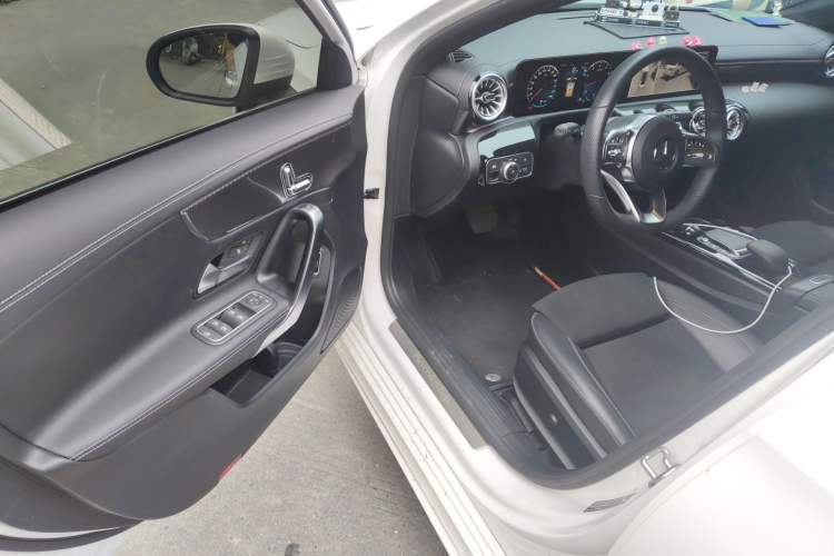 Used Mercedes-Benz A-Class 2022 Revised Version A 200 L Sport Sedan Fashionable Style Driver Seat