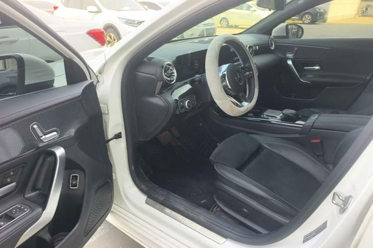 Used Mercedes-Benz A-Class 2022 Revised Version A 200 L Sport Sedan Fashionable Style Driver Seat