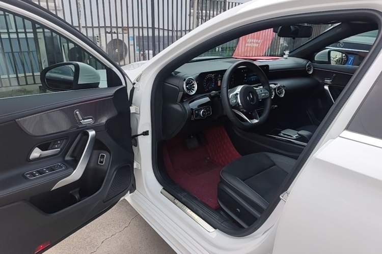 Used Mercedes-Benz A-Class 2022 Revised Version A 200 L Sport Sedan Fashionable Style Driver Seat
