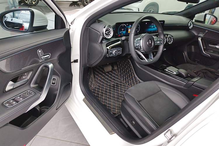 Used Mercedes-Benz A-Class 2022 Revised Version A 200 L Sport Sedan Fashionable Style Driver Seat