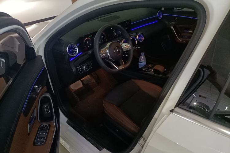 Used Mercedes-Benz A-Class 2022 Revised Version A 200 L Sport Sedan Fashionable Style Driver Seat