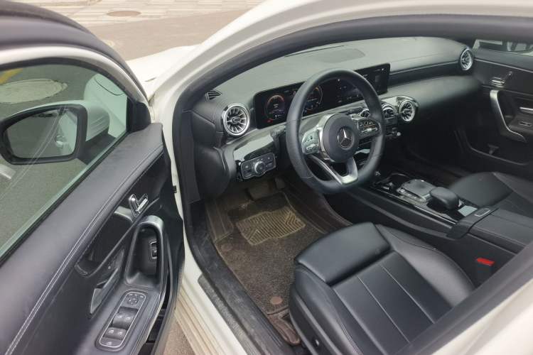 Used Mercedes-Benz A-Class 2022 Second Facelift A 200 L Sport Sedan Fashion Version Driver Seat