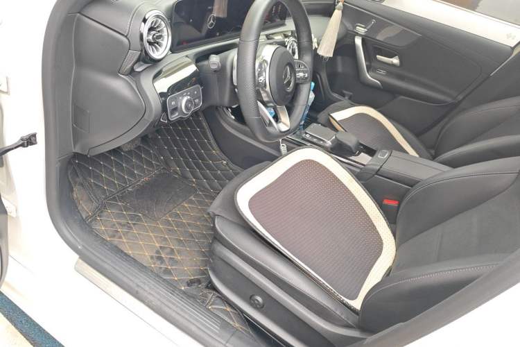 Used Mercedes-Benz A-Class 2022 Revised Version A 200 L Sport Sedan Fashionable Style Driver Seat