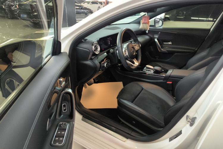Used Mercedes-Benz A-Class 2022 Revised Version A 200 L Sport Sedan Fashionable Style Driver Seat