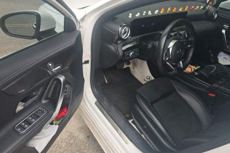Used Mercedes-Benz A-Class 2022 Revised Version A 200 L Sport Sedan Fashionable Style Driver Seat