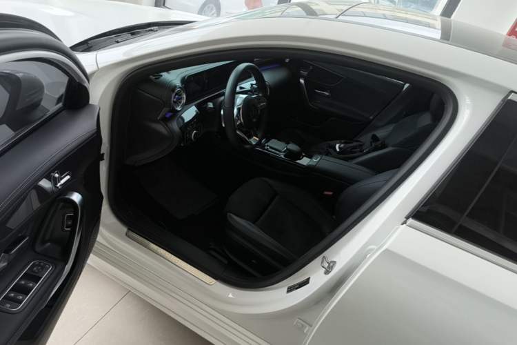 Used Mercedes-Benz A-Class 2022 Revised Version A 200 L Sport Sedan Fashionable Style Driver Seat