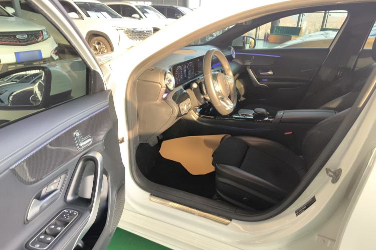 Used Mercedes-Benz A-Class 2022 Revised Version A 200 L Sport Sedan Fashionable Style Driver Seat