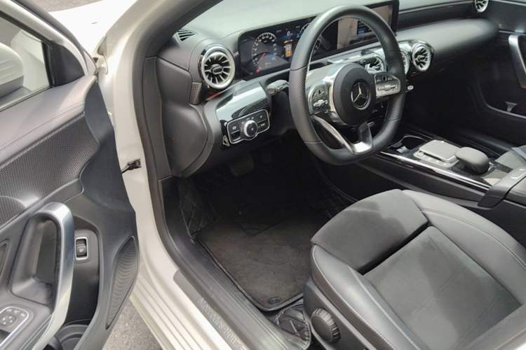 Used Mercedes-Benz A-Class 2022 Second Facelift A 200 L Sport Sedan Fashion Version Driver Seat