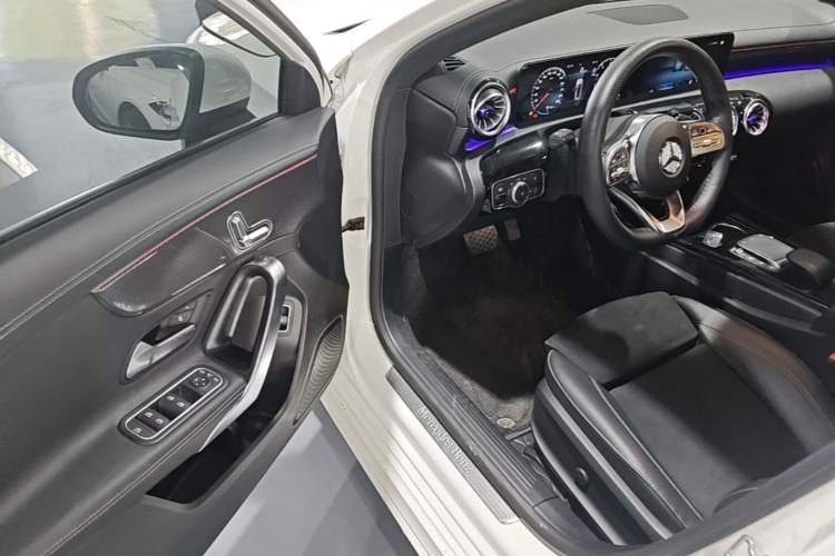 Used Mercedes-Benz A-Class 2022 Revised Version A 200 L Sport Sedan Fashionable Style Driver Seat