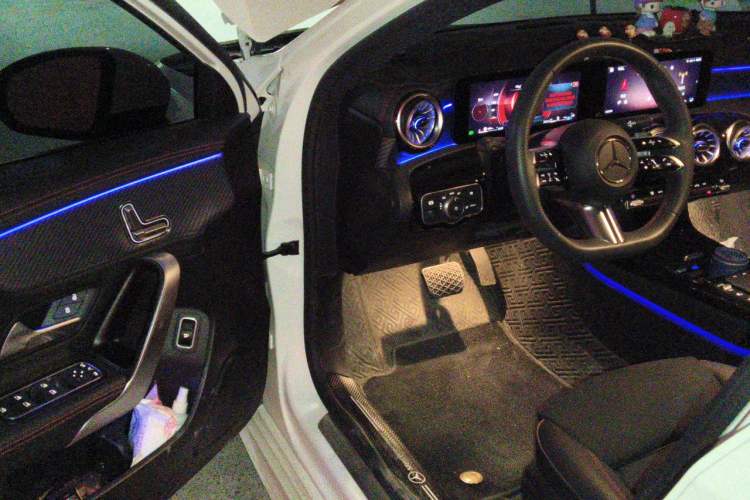 Used Mercedes-Benz A-Class 2022 Revised Version A 200 L Sport Sedan Fashionable Style Driver Seat