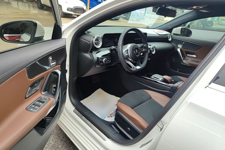 Used Mercedes-Benz A-Class 2022 Revised Version A 200 L Sport Sedan Fashionable Style Driver Seat