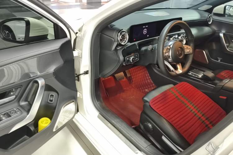 Used Mercedes-Benz A-Class 2022 Restyled A 200 L Sport Sedan Fashion Version Driver Seat