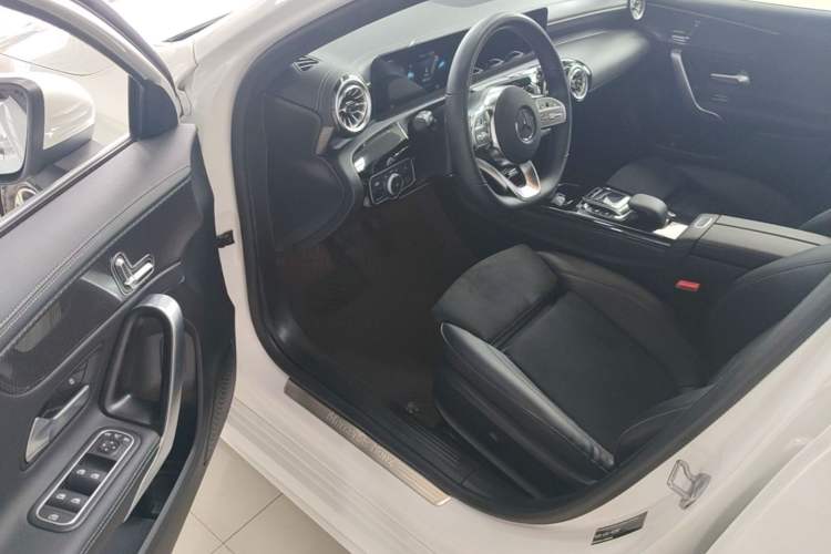 Used Mercedes-Benz A-Class 2022 Revised Version A 200 L Sport Sedan Fashionable Style Driver Seat