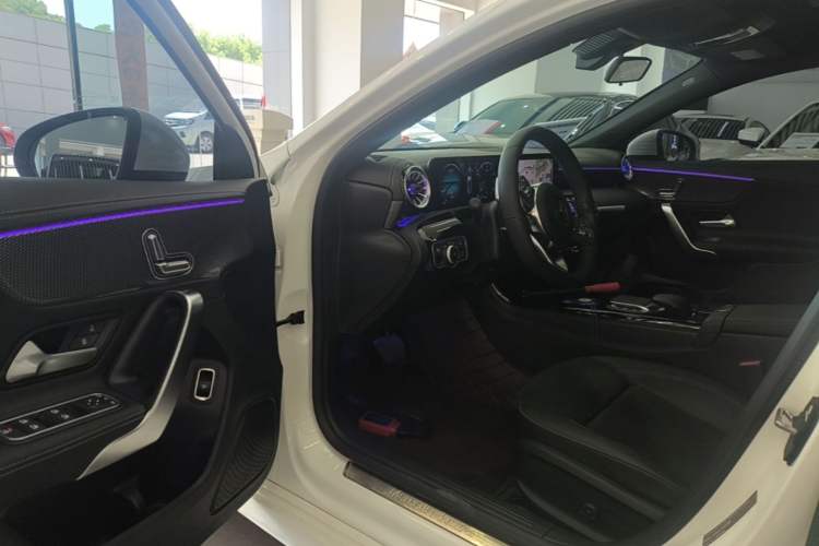 Used Mercedes-Benz A-Class 2022 Revised Version A 200 L Sport Sedan Fashionable Style Driver Seat