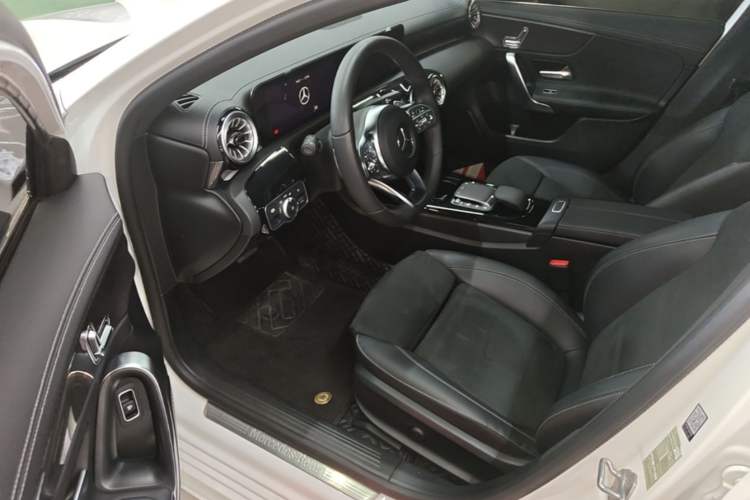 Used Mercedes-Benz A-Class 2022 Revised Version A 200 L Sport Sedan Fashionable Style Driver Seat