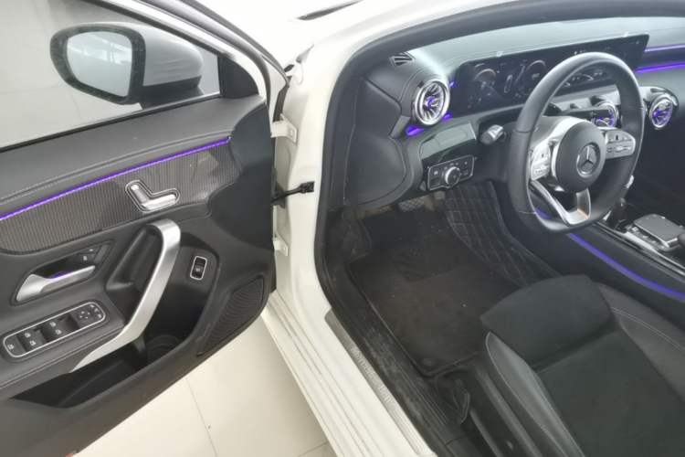 Used Mercedes-Benz A-Class 2022 Revised Version A 200 L Sport Sedan Fashionable Style Driver Seat