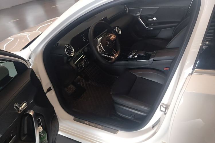 Used Mercedes-Benz A-Class 2022 Revised Version A 200 L Sport Sedan Fashionable Style Driver Seat