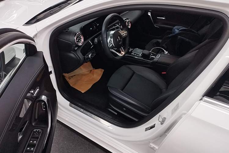 Used Mercedes-Benz A-Class 2022 Revised Version A 200 L Sport Sedan Fashionable Style Driver Seat