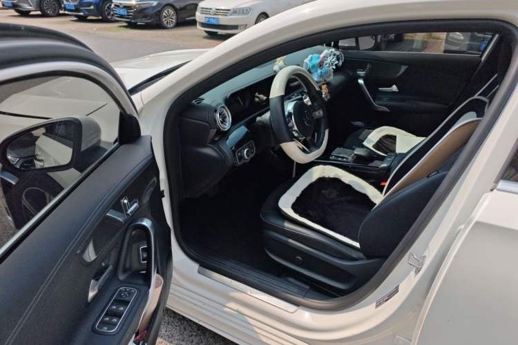 Used Mercedes-Benz A-Class 2022 Revised Version A 200 L Sport Sedan Fashionable Style Driver Seat