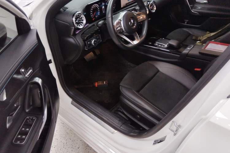 Used Mercedes-Benz A-Class 2022 Revised Version A 200 L Sport Sedan Fashionable Style Driver Seat
