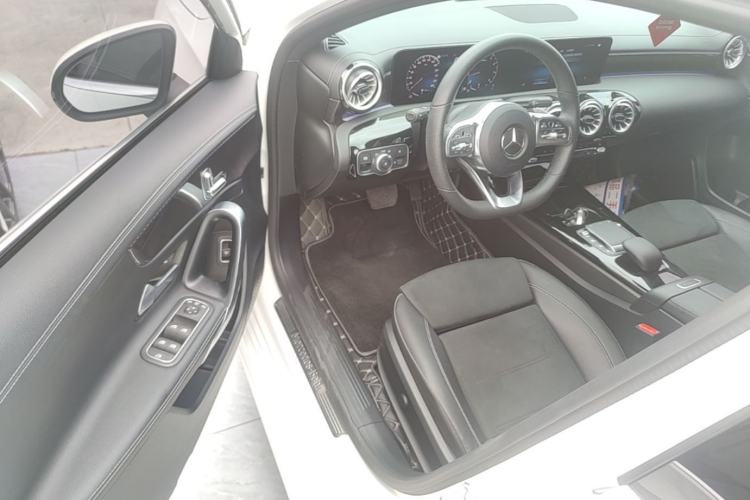 Used Mercedes-Benz A-Class 2022 Revised Version A 200 L Sport Sedan Fashionable Style Driver Seat