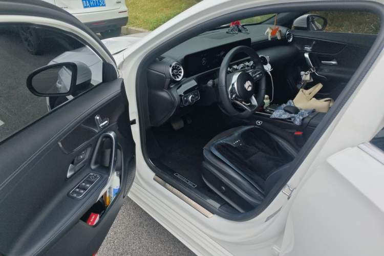 Used Mercedes-Benz A-Class 2022 Revised Version A 200 L Sport Sedan Fashionable Style Driver Seat