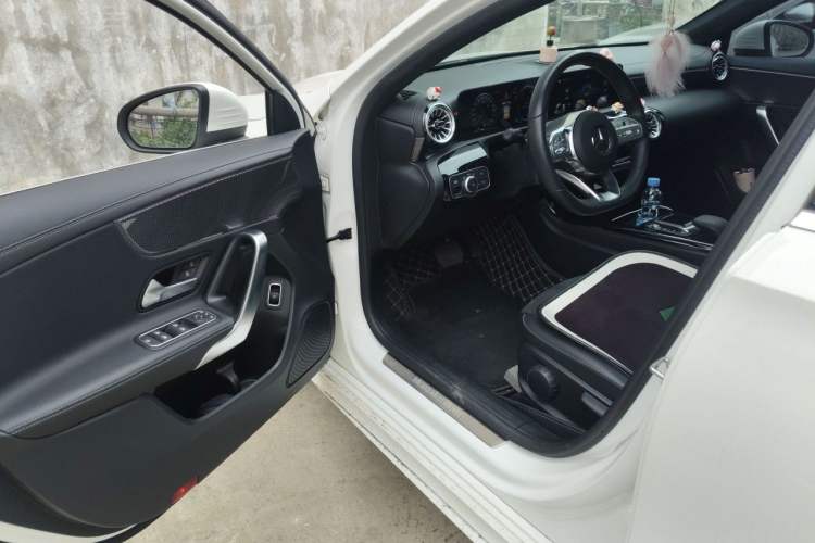 Used Mercedes-Benz A-Class 2022 Second Facelift A 200 L Sport Sedan Fashion Version Driver Seat