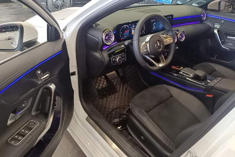 Used Mercedes-Benz A-Class 2022 Revised Version A 200 L Sport Sedan Fashionable Style Driver Seat