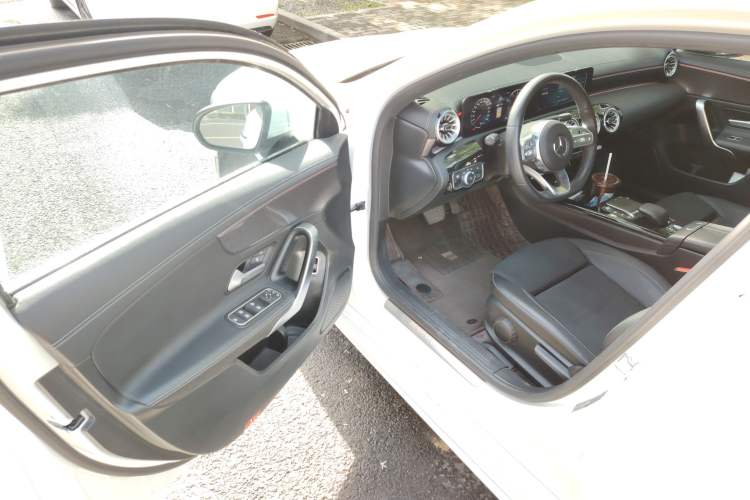 Used Mercedes-Benz A-Class 2022 Second Facelift A 200 L Sport Sedan Fashion Version Driver Seat