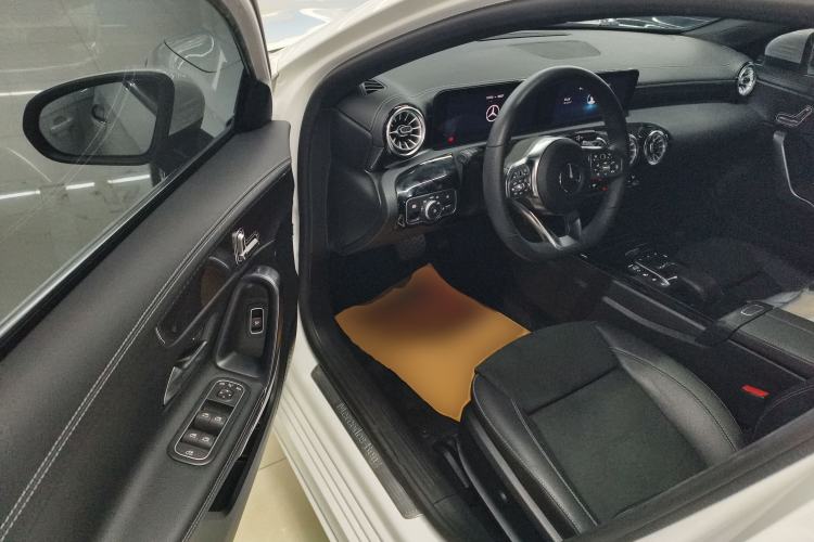 Used Mercedes-Benz A-Class 2022 Revised Version A 200 L Sport Sedan Fashionable Style Driver Seat