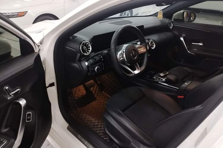 Used Mercedes-Benz A-Class 2022 Second Facelift A 200 L Sport Sedan Fashion Version Driver Seat