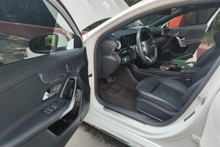 Used Mercedes-Benz A-Class 2022 Second Facelift A 200 L Sport Sedan Fashion Version Driver Seat