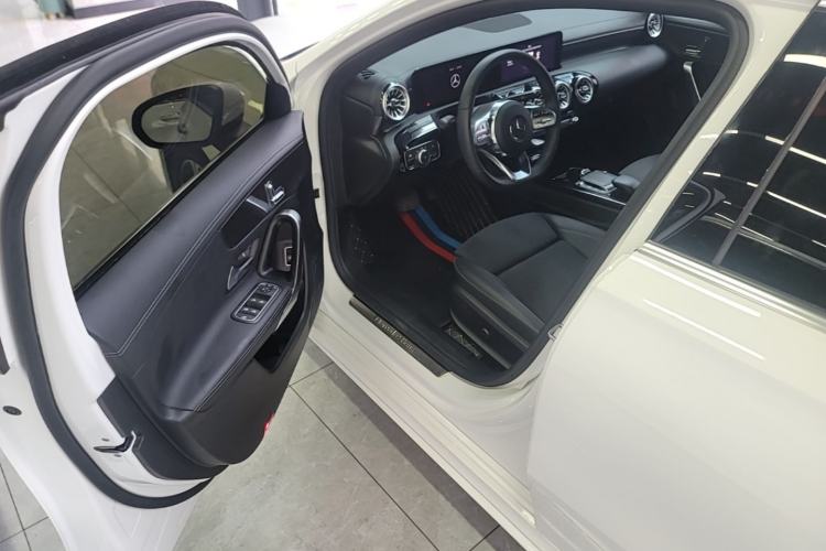 Used Mercedes-Benz A-Class 2022 Revised Version A 200 L Sport Sedan Fashionable Style Driver Seat