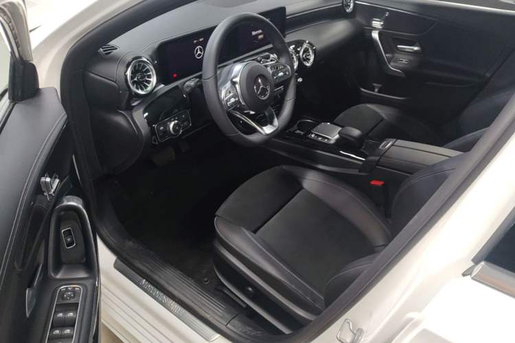 Used Mercedes-Benz A-Class 2022 Revised Version A 200 L Sport Sedan Fashionable Style Driver Seat