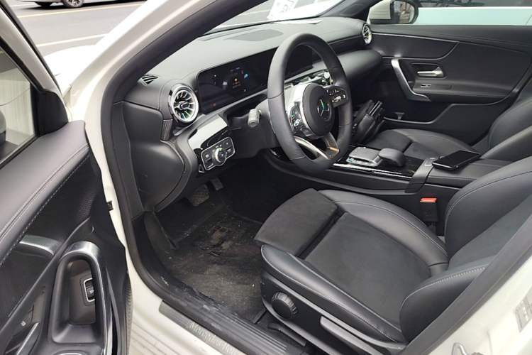 Used Mercedes-Benz A-Class 2022 Second Facelift A 200 L Sport Sedan Fashion Version Driver Seat