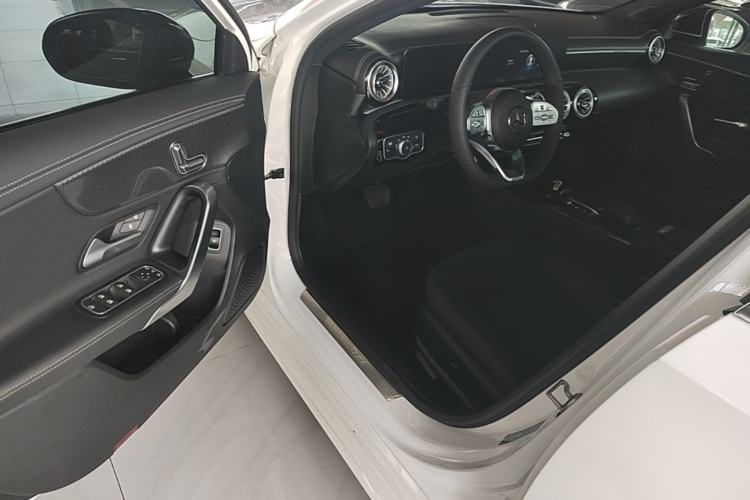Used Mercedes-Benz A-Class 2022 Revised Version A 200 L Sport Sedan Fashionable Style Driver Seat