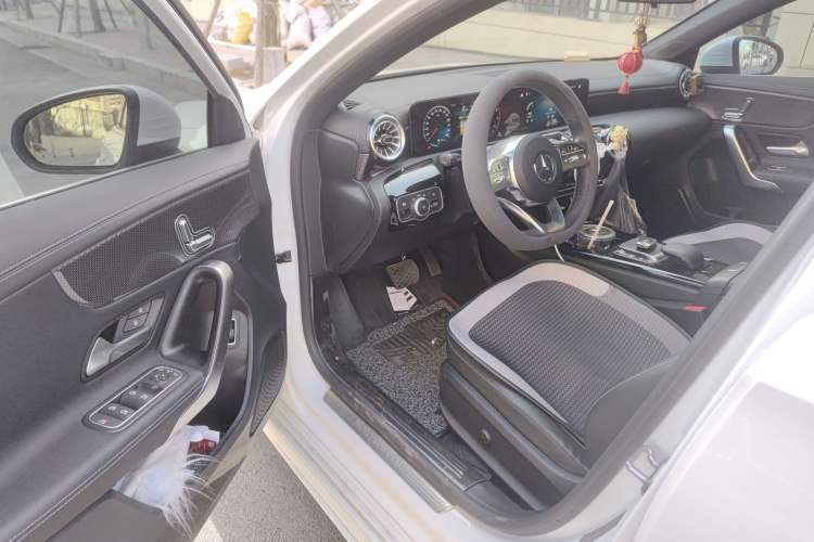 Used Mercedes-Benz A-Class 2022 Revised Version A 200 L Sport Sedan Fashionable Style Driver Seat