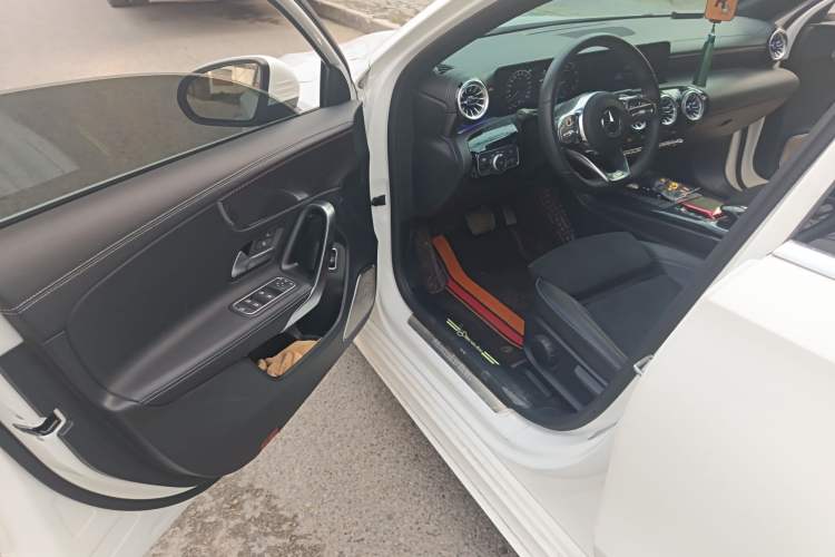 Used Mercedes-Benz A-Class 2022 Second Facelift A 200 L Sport Sedan Fashion Version Driver Seat