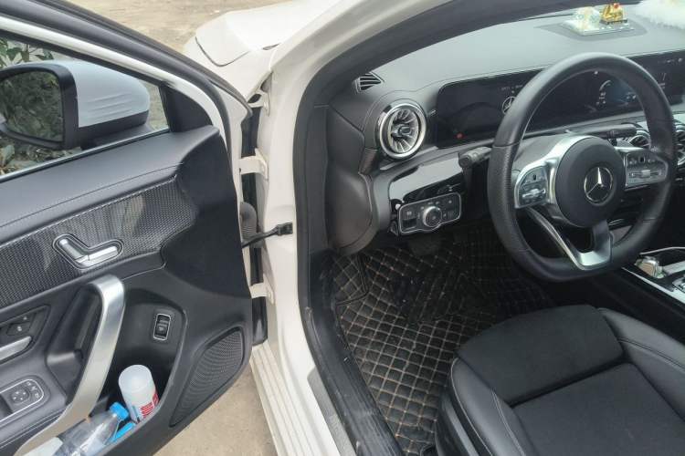 Used Mercedes-Benz A-Class 2022 Revised Version A 200 L Sport Sedan Fashionable Style Driver Seat