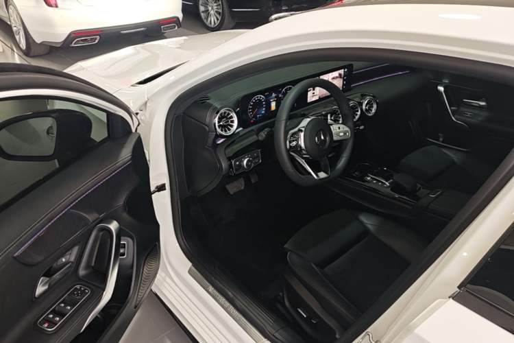 Used Mercedes-Benz A-Class 2022 Second Facelift A 200 L Sport Sedan Fashion Version Driver Seat